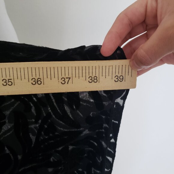 Endless Designs Woman Black Velvet Floral Pattern Sheer Lightweight Poncho - Picture 3 of 13